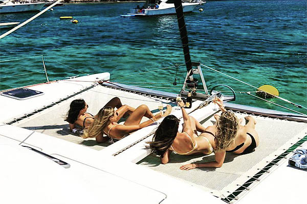 GIRLS TANNING ROTTNEST ISLAND BOAT HIRE