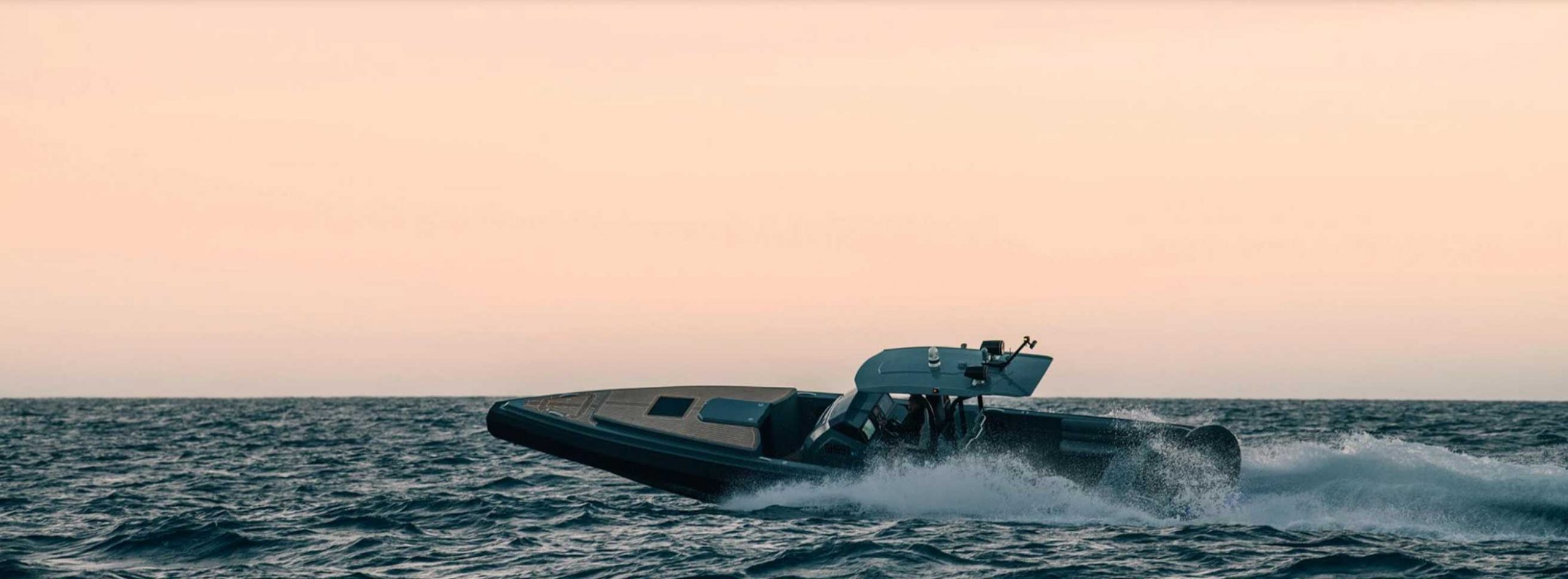 PIGLET-boat-charters-Carnac-Island-sharp-turn-ocean