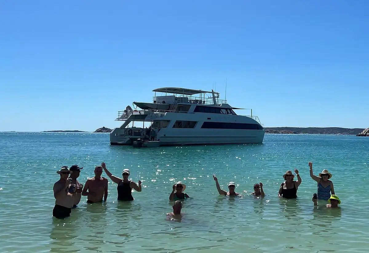 Diversity_Vessel_Happy_People_swimming
